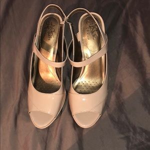 Life Stride Cream Heels